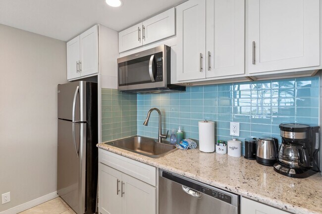 Building Photo - Full Ocean View, Fully Furnished Condo |Across from Surf Beach|Pool |Renovated |Heart of Kihei