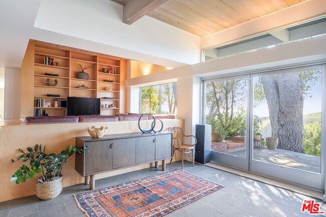 Building Photo - 16798 Charmel Ln