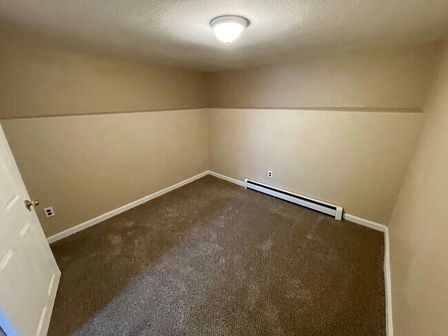Building Photo - 616 Zion Dr
