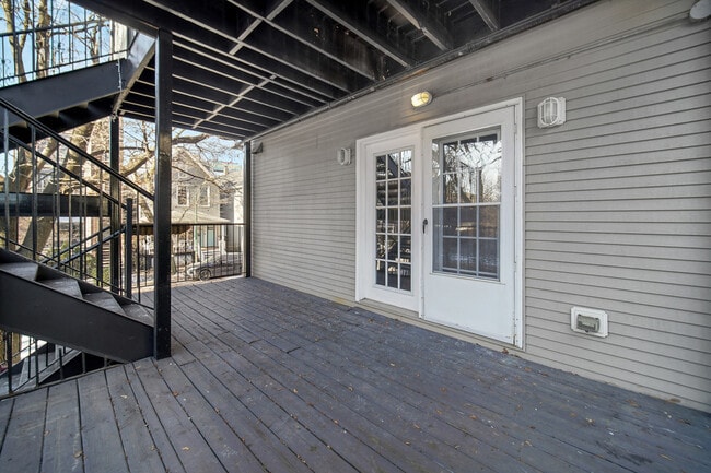 Building Photo - 2257 W Fullerton Ave