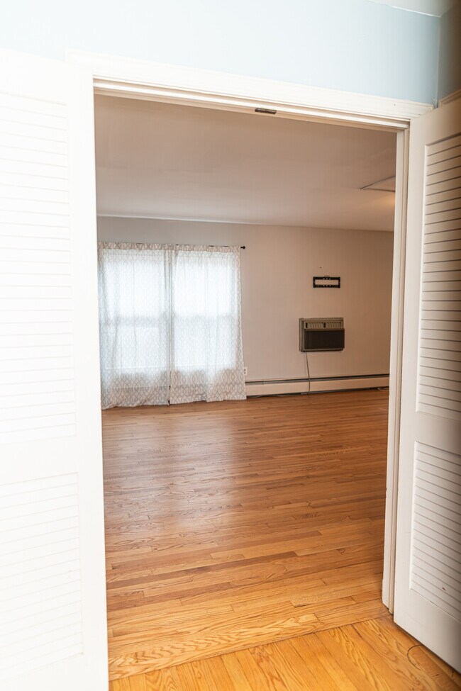 Building Photo - 116 N Union Ave