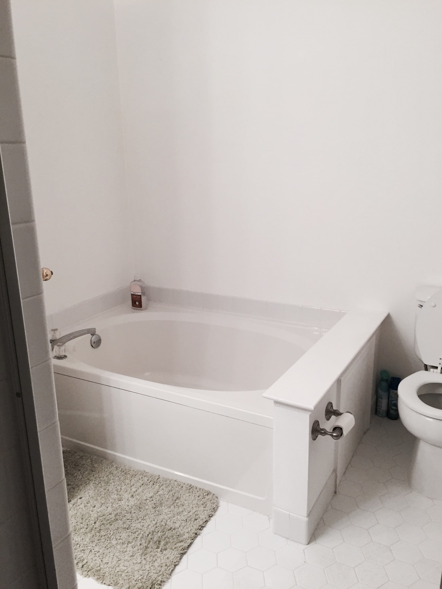 Oversize Tub - Master Bathroom - 2016 Foxmeadow Dr