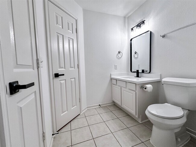 Building Photo - 126 N Willow Point Cir