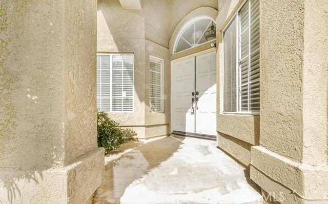 Building Photo - 6011 E Queens Dr