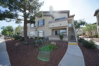 Building Photo - Beautiful 2 bed 2 bath upstairs unit in gated community.