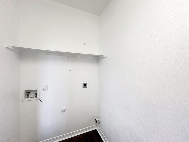 Building Photo - 4712 Lake Champlain Ln