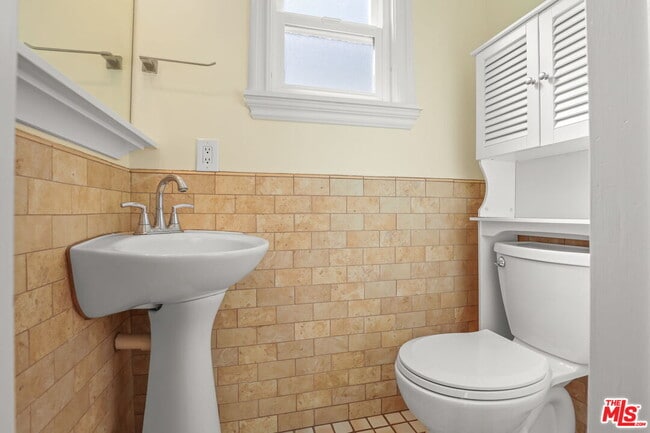 Building Photo - 555 S Westgate Ave