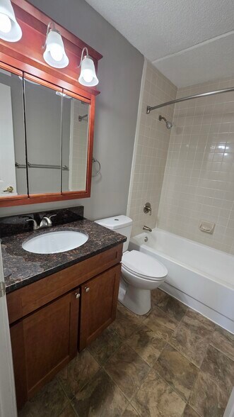 Building Photo - 50 Island View Pl