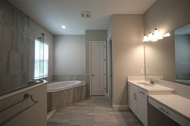 Building Photo - 14257 Swiss Bridge Dr
