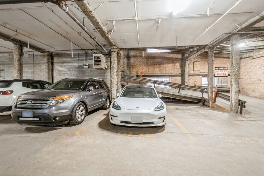 Building Photo - 500 S Clinton St