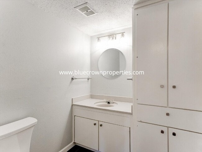 Building Photo - 462 Westview Terrace