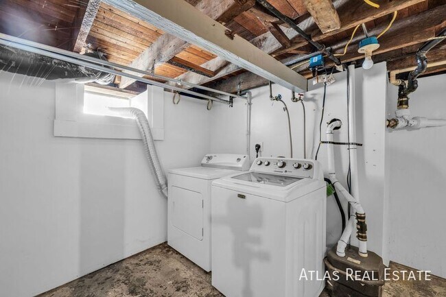 Building Photo - 853 Emeril Ave