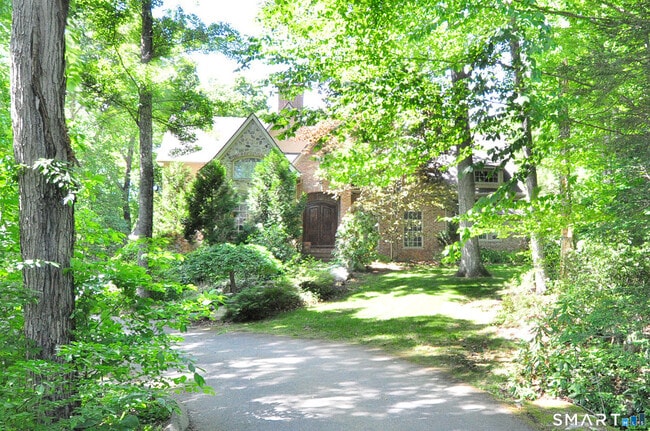 Building Photo - 22 Thronebrook Rd