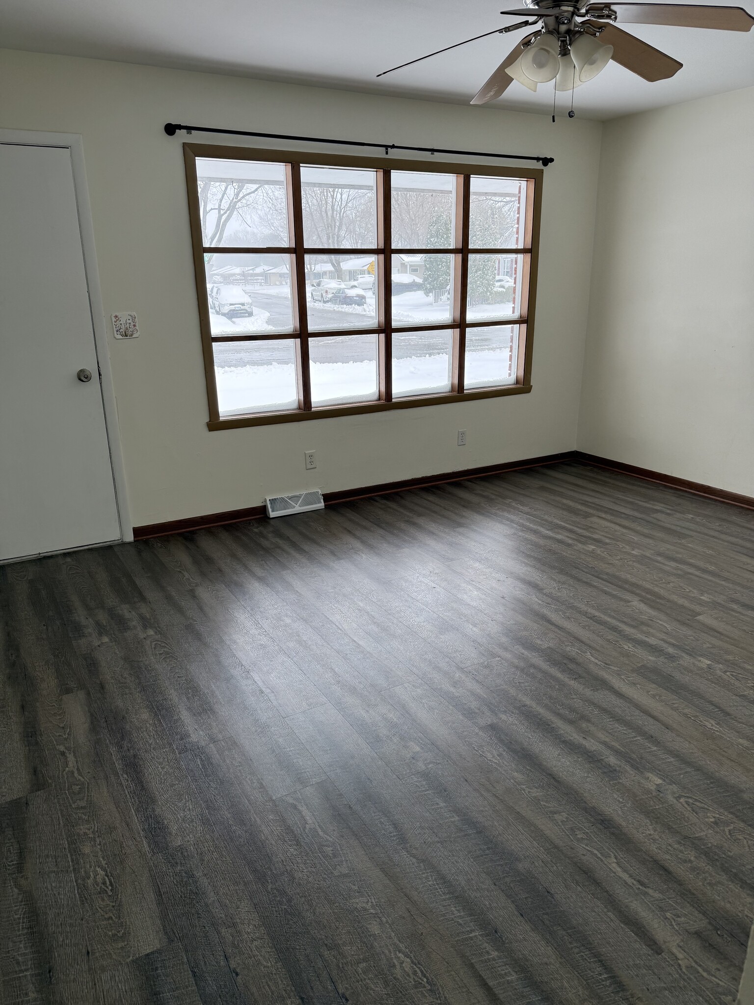 Building Photo - 1502-1504 Douglas Ct