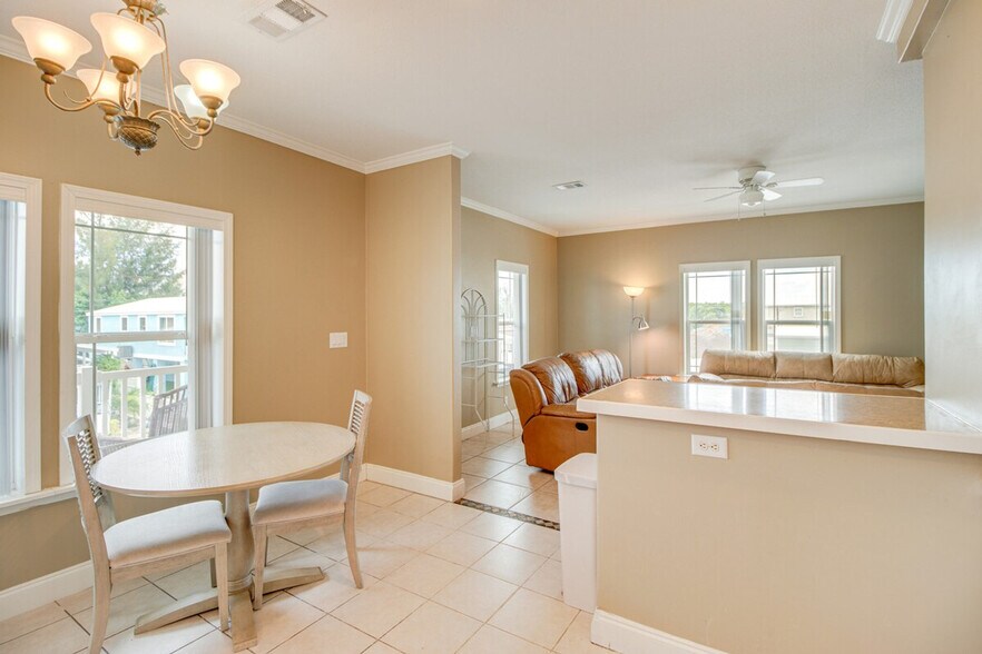 Building Photo - 210 W 2nd Ct