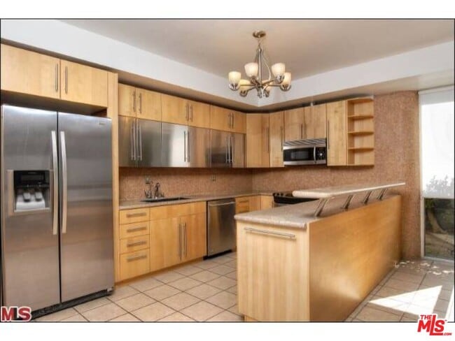 Building Photo - 318 N Maple Dr