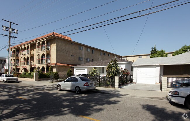 Building Photo - 13701 Yukon Ave