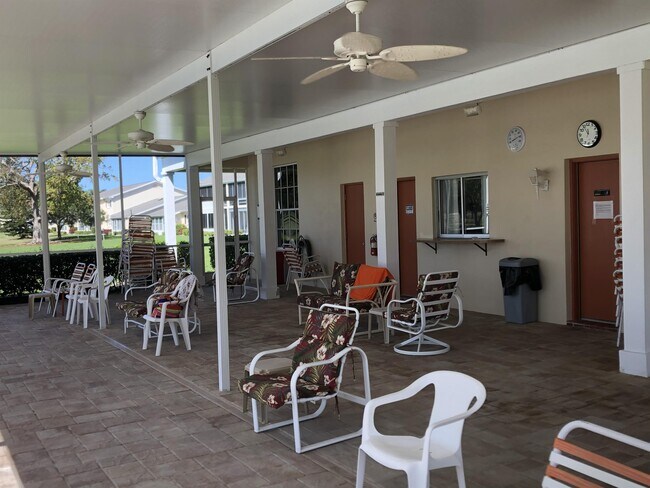 Building Photo - 1220 Myerlee Country Club Blvd
