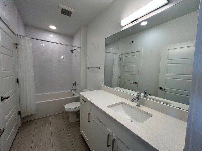 Building Photo - $0 DEPOSIT OPTION. ONE BED ONE BATH TOP FLOOR CONDO WITH MOUNTAIN VIEWS!!!