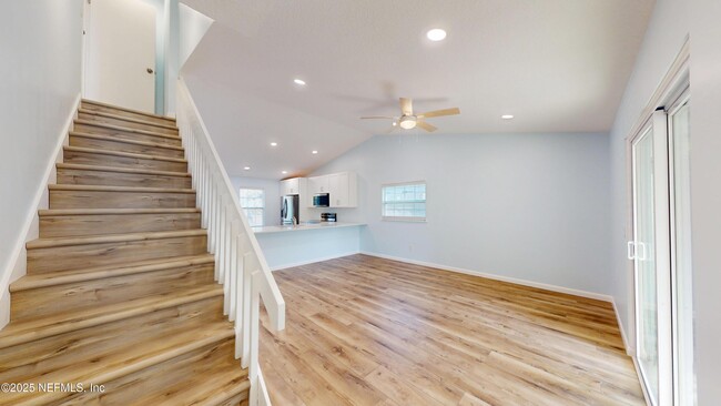 Building Photo - 450 Aquatic Dr