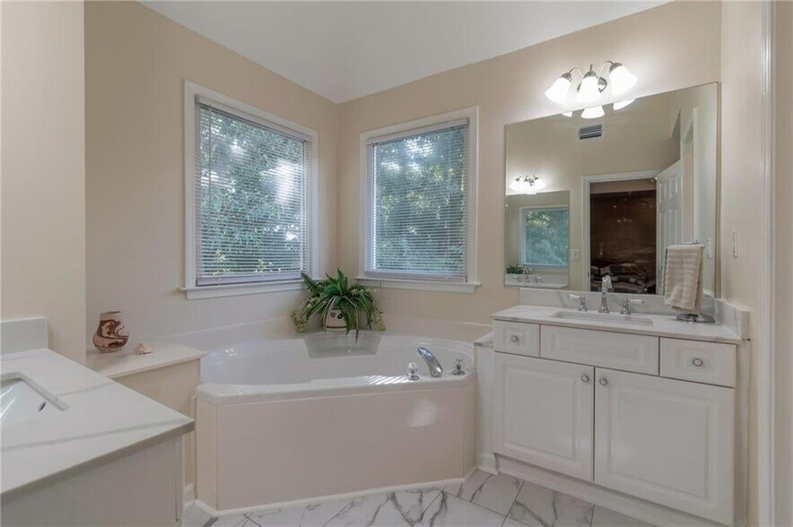 Building Photo - 69 New Brunswick Ct NE