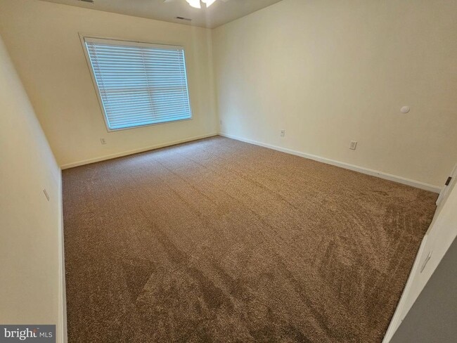 Building Photo - 33 Saphire Ct