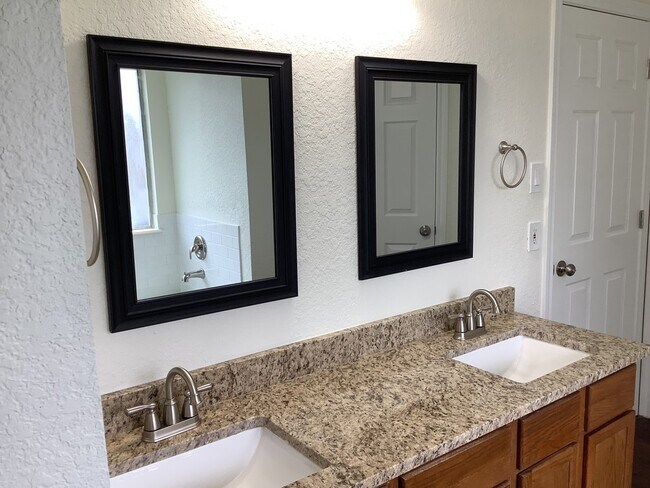 Building Photo - 3709 Breckenridge Dr