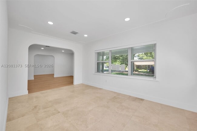 Building Photo - 1540 Sarria Ave