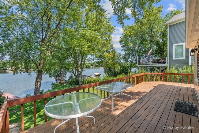 Building Photo - 24060 N Lakeside Dr