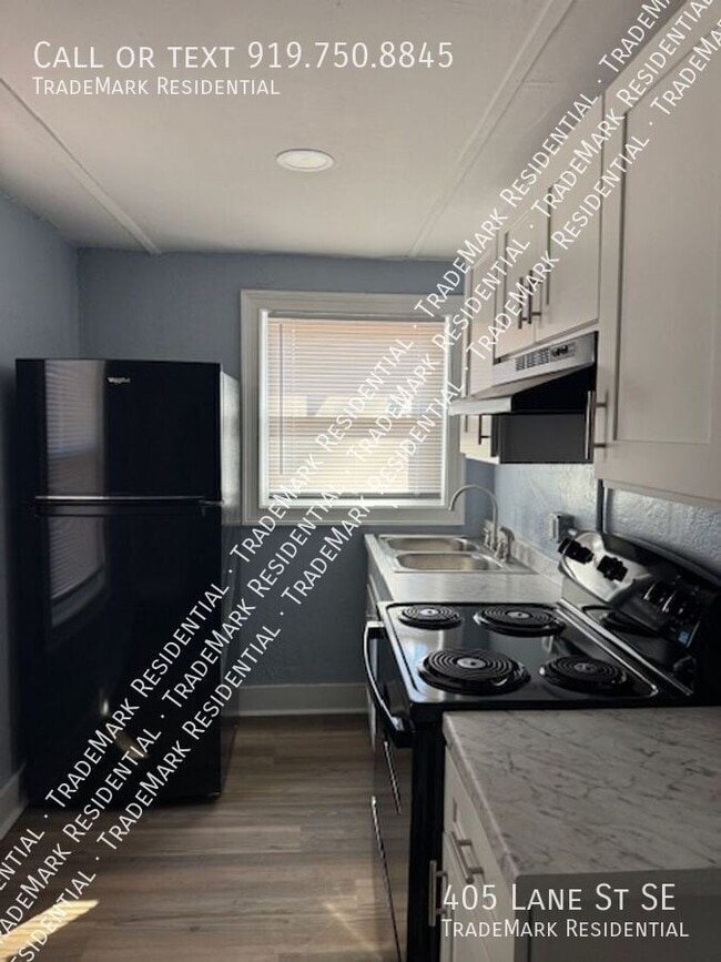 Building Photo - 405 Lane St SE