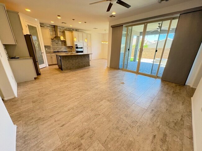 Building Photo - SAGUARO TRAILS 2bd PLUS DEN and 2ba HOME AVAILABLE NOW!!