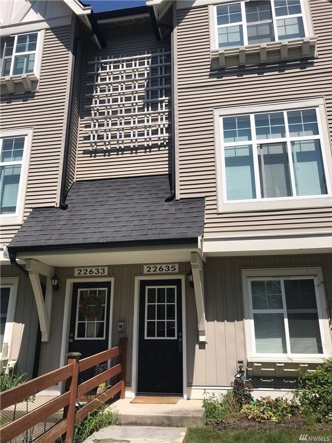 Building Photo - 2Bd/2.5Ba Redmond Townhouse