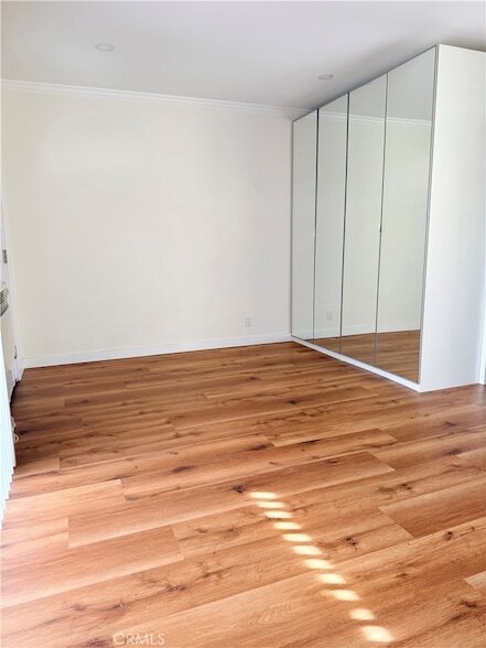 Building Photo - 1316 N Hollywood Way