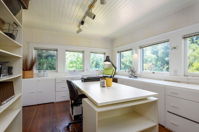Building Photo - Vintage Craftsman Atherton Estate with Mod...