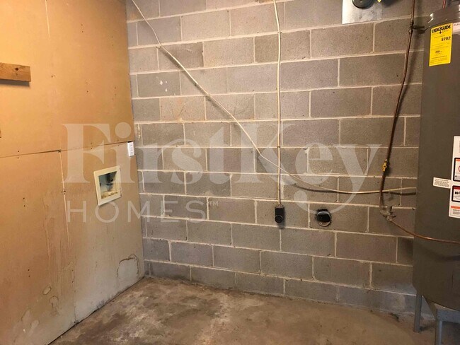 Building Photo - 1622 Keeneland Dr