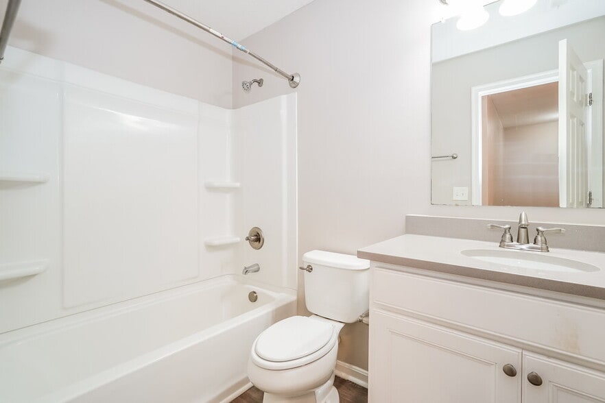 Building Photo - 7500 Willow Leaf Dr