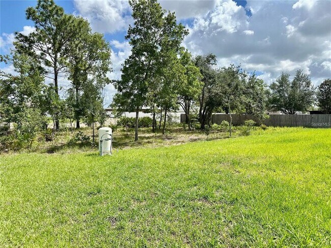 Building Photo - 13075 House Finch Rd