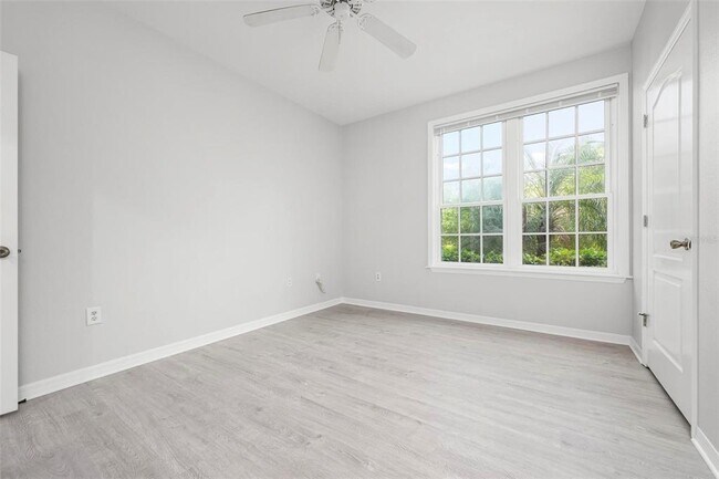 Building Photo - 4126 Central Sarasota Pkwy