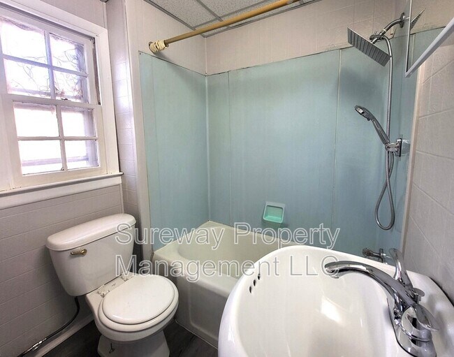 Building Photo - 6 W 2nd St