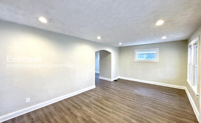 Building Photo - 1098 E 17th Ave