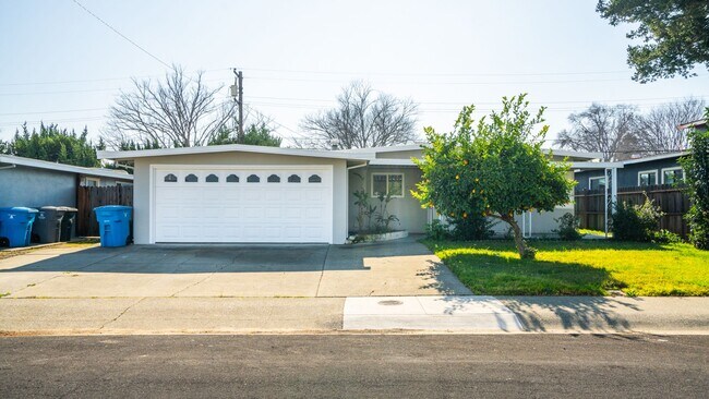 Building Photo - Charming North Vacaville Home-3bed, 2bath