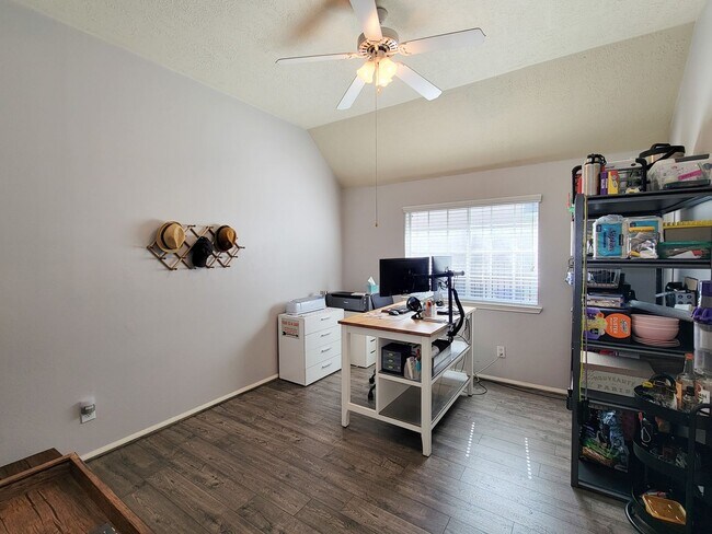 Building Photo - Welcome home to this charming 4-bedroom, 3-bathroom brick house in the desirable Stone Gate commu...