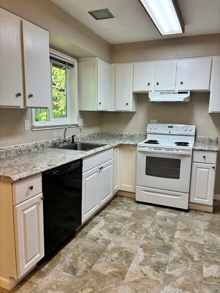 Building Photo - 4122-4130 SE Howe St