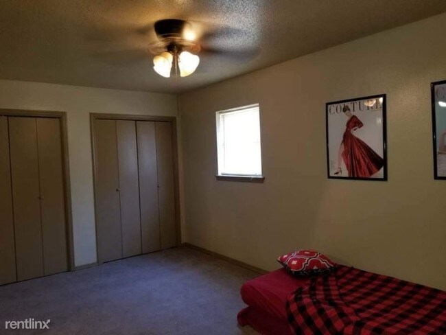 Building Photo - 1 br, 1 bath Apartment - 7100 NW 43rd St