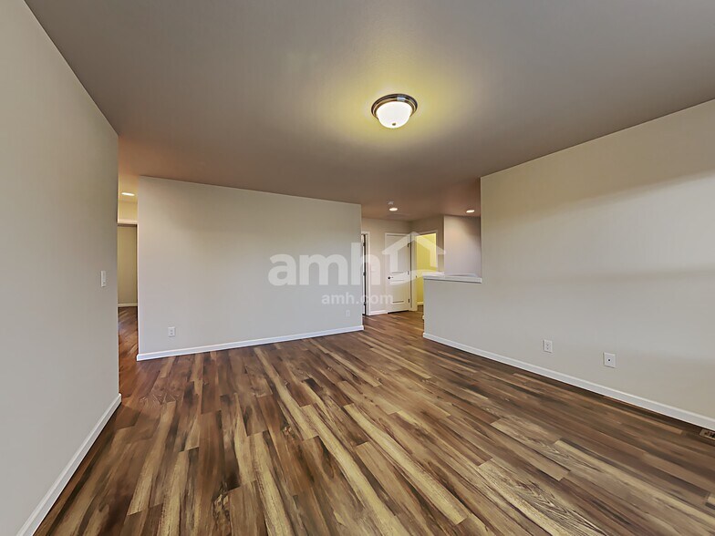 Building Photo - 2665 Link Ave