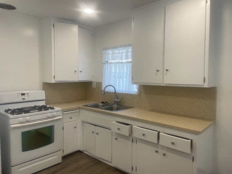 Building Photo - 521 N Marguerita Ave