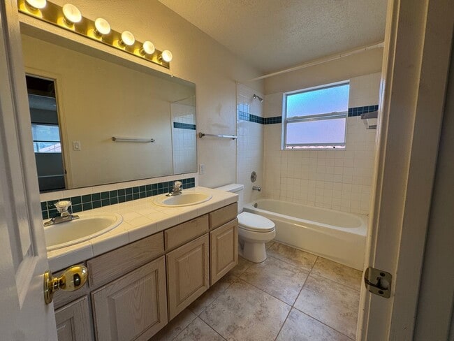 Building Photo - Foothills 2-Story in Vista Del Mundo!