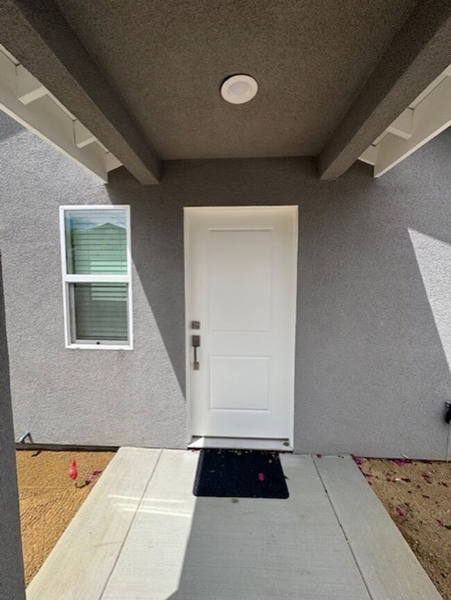 Building Photo - Modern-Brand New back house