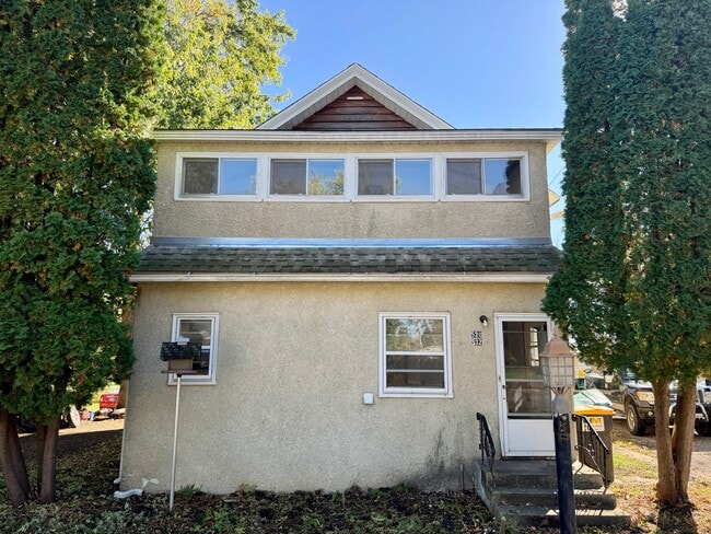 Building Photo - 530 Simon Ave W