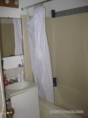 Building Photo - 833 Beacon St